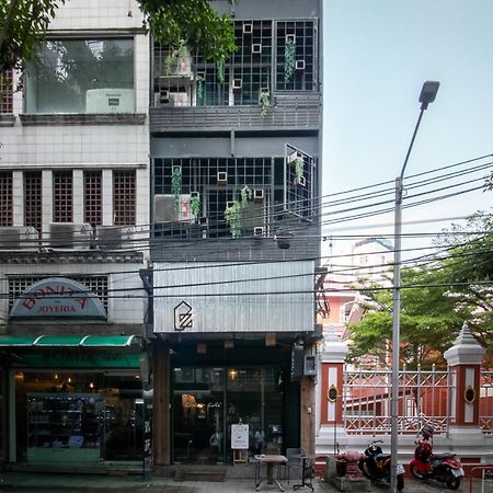 Zhelter'Bkk Vandrarhem Bangkok Exteriör bild