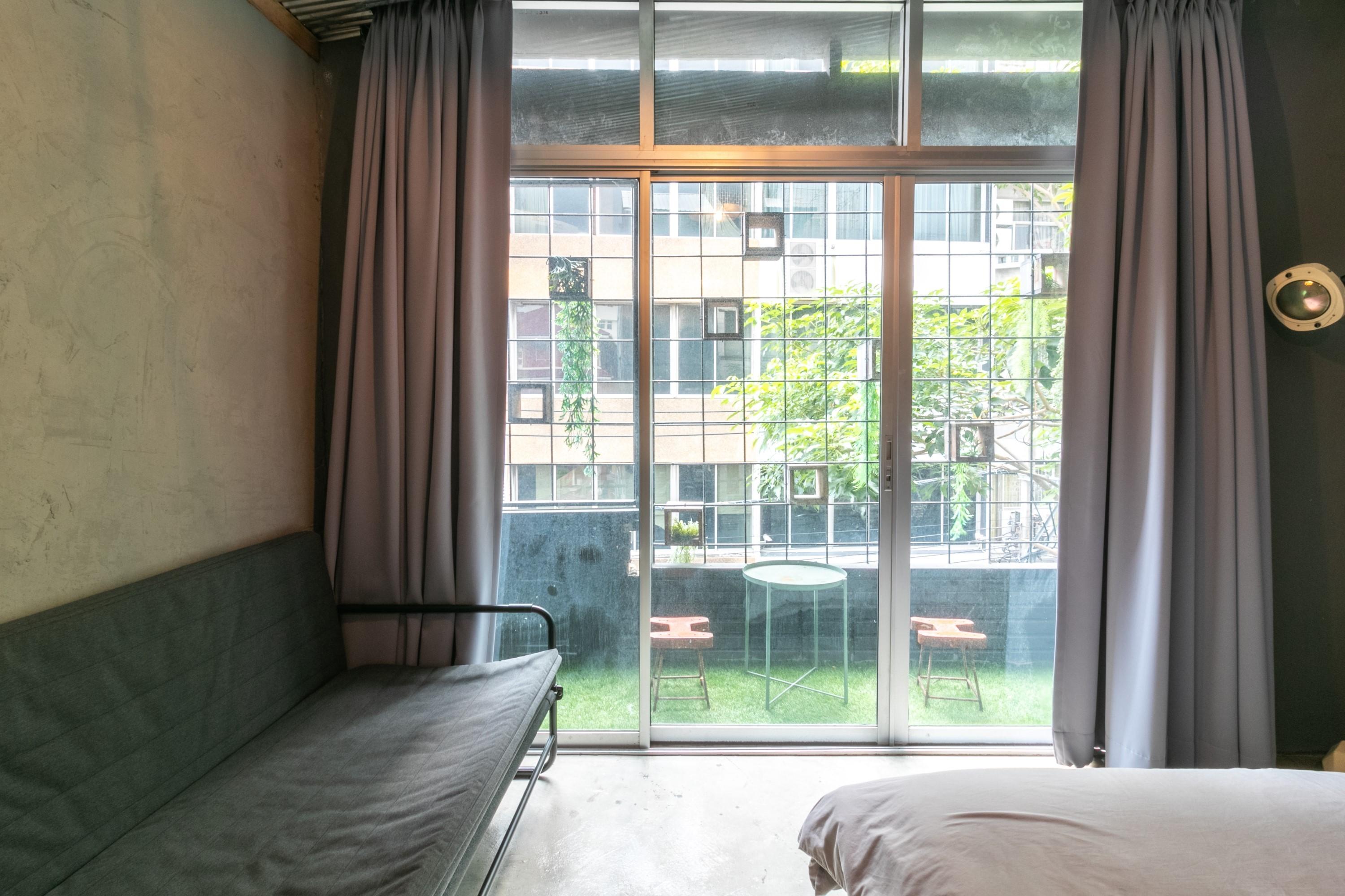 Zhelter'Bkk Vandrarhem Bangkok Exteriör bild